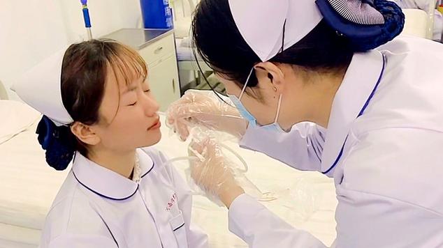新奥今晚买什么和00后女孩自学插胃管与00后女孩自学插胃管视频